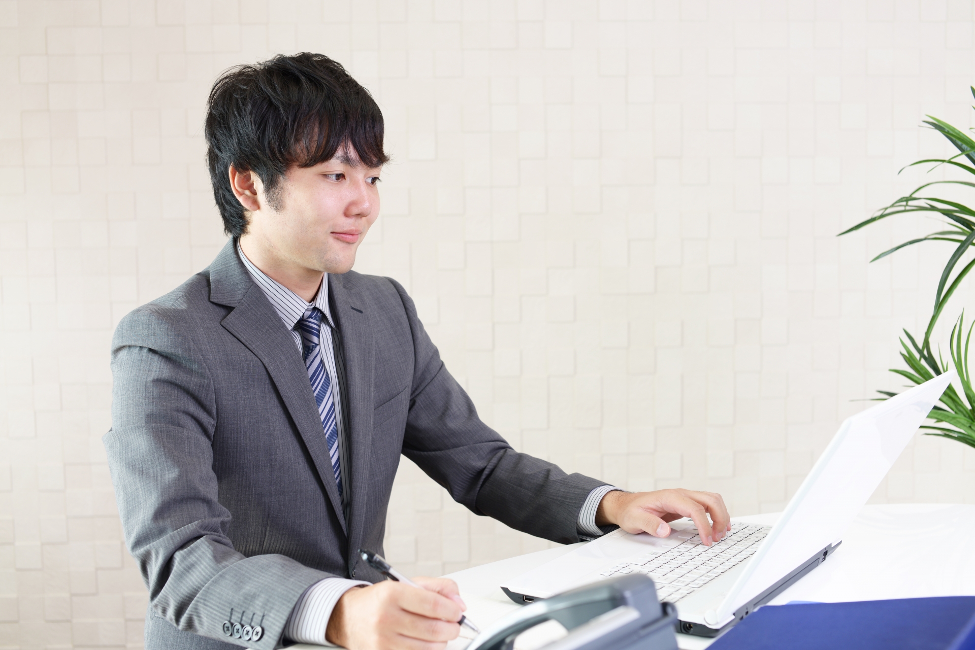 動きのある事務♪社員登用あり！建材商社でのサポートスタッフ　(徳島市)　ID:4464